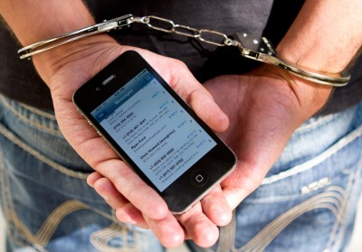Police: No warrant needed to search a cell phone